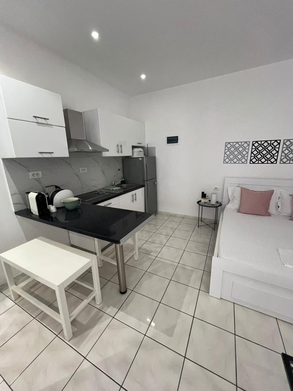 Spile Rooms Lukas Himare Exterior photo