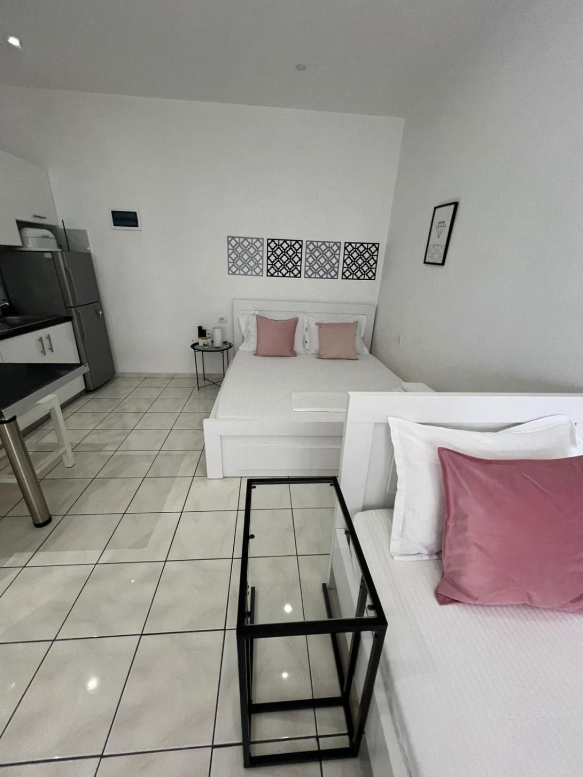 Spile Rooms Lukas Himare Exterior photo